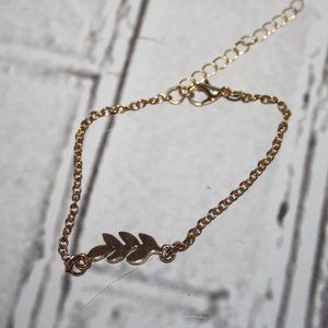 Beautiful gold leaf bracelet 7.5-9"